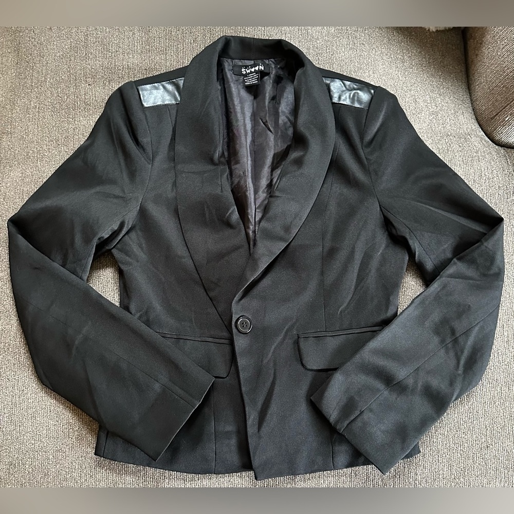 Swoon Shoulder Padded Black Blazer Size M